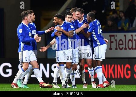 Lukas Jutkiewicz di Birmingham celebra il punteggio del suo primo gol laterale del gioco Foto Stock