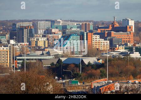 Una vista verso Leeds e Burmantofts. St JaME's Hospital si può vedere in alto centro e Quarry House sulla destra Foto Stock