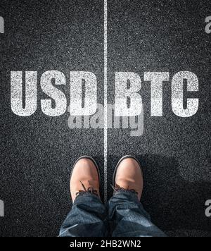 Dollaro o Bitcoin. Foto Stock