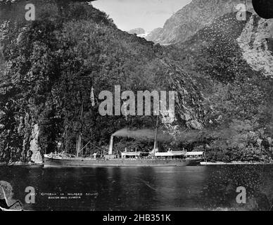 Rotorua a Milford Sound, studio Burton Brothers, studio fotografico, 1879, Dunedin, Fotografia in bianco e nero, Boat è Rotorua di Union Steam Ship Co Foto Stock