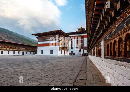 Esterno del monastero di Trashi Chhoe Dzong a Thimphu, Bhutan, Asia Foto Stock