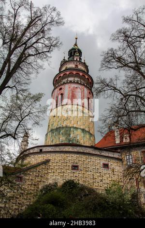 Iconico castello medievale a Cesky Krumlov in autunno, Repubblica Ceca Foto Stock