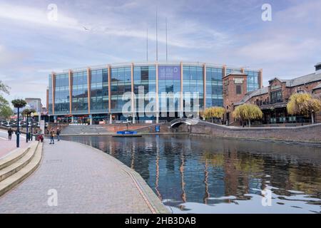 Sede dell'Utilita Arena lungo i canali di Birmingham Foto Stock