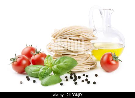 Pici, pasta tradizionale italiana prodotta in Toscana con acqua, semola di grano duro e sale. Spaghetti fatti in casa. Foto Stock