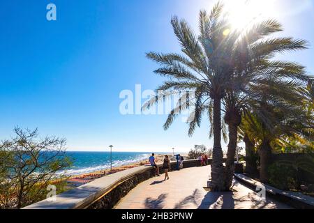 Isola di Gran Canaria, Spagna - 11 dicembre 2018: Lungomare di Maspalomas (Playa de Maspalomas) sull'isola di Gran Canaria, Isole Canarie, Spagna. Uno di Foto Stock