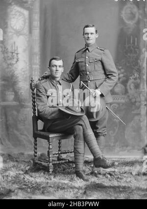 Sapper Francis Harold Morgan e privato Edmund Guthrie Morgan, Berry & Co, studio fotografico, 1915, Wellington Foto Stock