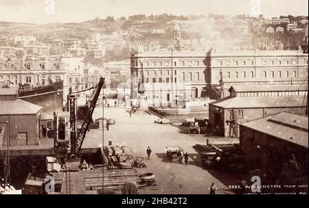 Wellington, dal molo, studio Burton Brothers, studio fotografico, Dunedin, fotografia in bianco e nero Foto Stock