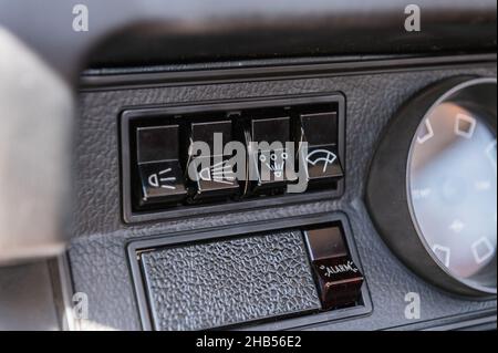 06 maggio 2020, Baden-Wuerttemberg, Rüsselsheim: Il cruscotto di una Opel Kadett B di 50 anni nella fabbrica Opel di Rüsselsheim. Foto: Silas Stein/dpa Foto Stock