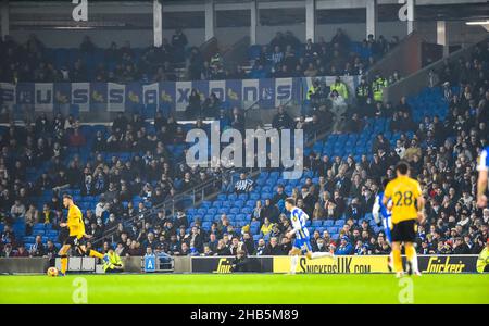 Alcuni posti vuoti negli stand a causa della pandemia di Covid-19 durante la partita della Premier League tra Brighton e Hove Albion e Wolverhampton Wanderers all'American Express Community Stadium , Brighton, Regno Unito - 15th dicembre 2021 - solo per uso editoriale. Nessun merchandising. Per le immagini Football si applicano restrizioni fa e Premier League inc. Nessun utilizzo di Internet/cellulare senza licenza FAPL - per i dettagli contattare Football Dataco Foto Stock