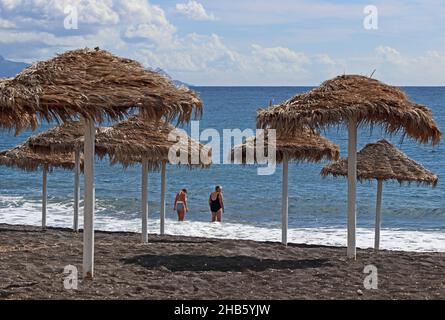 Spiaggia di sabbia nera, Perissa, Santorini Foto Stock