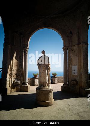 Statua romana di Ceres nei Giardini di Villa Cimbrone sulla Costiera Amalfitana, Ravello, Provincia di Salerno Foto Stock