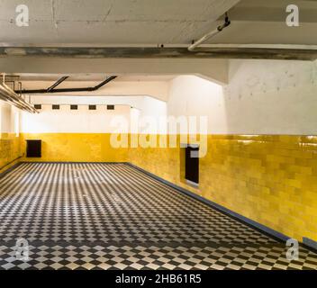 27/07/2018. Flossenburg. Germania. Vista della camera a gas vuota nel museo del campo di concentramento nazista. Foto Stock