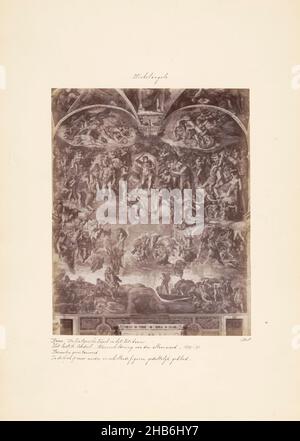 Affresco del Giudizio universale dipinto da Michelangelo nella Cappella Sistina di Roma, Michelangelo. Roma. La Cappella Sistina in Vaticano. (Titolo su oggetto), anonimo, Sixtijnse kapel (Vaticano), c.. 1875 - c. 1900, cartone, stampa albume, altezza 242 mm x larghezza 199 mm Foto Stock
