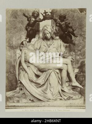 Scolpito Pietà a San Pietro, Roma, N. 862, a Roma. Pietà, di Michelangelo, in S. Pietro (Vaticano) (titolo in oggetto), Pieta di Michelangelo., anonimo, Roma, c. 1880 - c. 1904, carta, stampa albume, altezza 258 mm x larghezza 198 mm altezza 327 mm x larghezza 241 mm Foto Stock