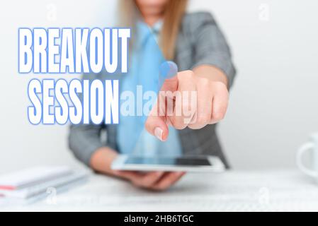 Firmare la visualizzazione della sessione di interruzione. Parola scritta durante la discussione o la presentazione del workshop su un argomento specifico visualizzazione della nuova tecnologia per smartphone Foto Stock