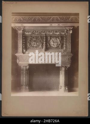 Chimneypiece nel Castello di Blois, anonimo, Kasteel van Blois, 1850 - 1900, cartone, stampa albume, altezza 345 mm x larghezza 259 mm Foto Stock