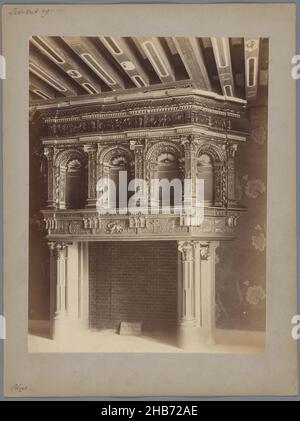 Chimneypiece nel castello di Blois, anonimo, Kasteel van Blois, 1850 - 1900, cartone, stampa albume, altezza 344 mm x larghezza 259 mm Foto Stock