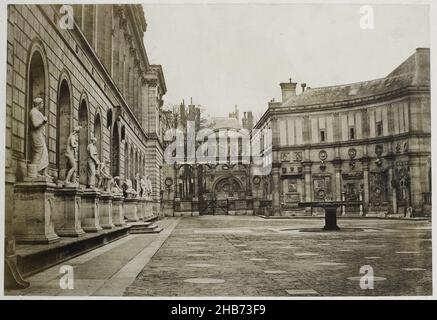 École des Beaux-Arts a Parigi, Palais de l'École des Beaux-Arts (titolo sull'oggetto), Paris Photographique 1851-1853 (titolo della collana), plate 27 dall'album, Charles Marville (menzionato sull'oggetto), stampatore: Louis-Désiré Blanquart-Evrard (menzionato sull'oggetto), Francia, stampatore: Lille, editore: Lille, 1850 - 1851, cartoncino, carta salata stampata, altezza 240 mm x larghezza 352 mm Foto Stock