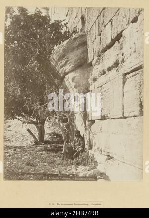 S 9. La porta d'Oro, tombe turche in primo piano. Gerusalemme (titolo sull'oggetto), la foto fa parte della serie di fotografie di Israele, Palestina e Siria raccolte da Richard Polak., Bonfils (menzionato sull'oggetto), Israël, c.. 1895 - c. 1915, supporto fotografico, carta, stampa albume, altezza 272 mm x larghezza 215 mm altezza 556 mm x larghezza 466 mm Foto Stock