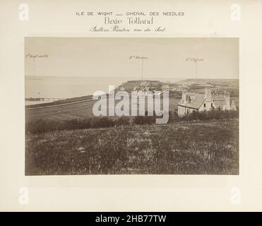 Vista di Totland Bay, Isola di Wight, Angleterre. Défense des Côtes. Ricognizione de 1891. Fotografie (titolo della collana), fotografia di un album di 35 fotografie topografiche di città costiere britanniche, sulle quali le difese militari sono indicate a penna da un soldato francese., Poulton, Gran Bretagna, 1891, carta, stampa albume, altezza 188 mm x larghezza 292 mm Foto Stock