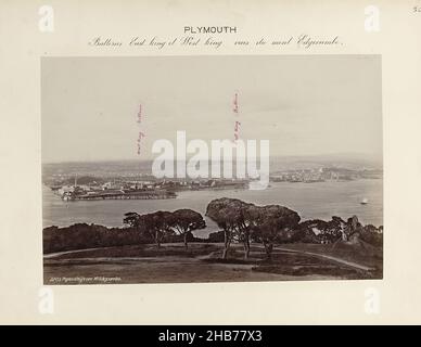 Vista di Plymouth dal Monte Edgcumbe, Angleterre. Défense des Côtes. Ricognizione de 1891. Fotografie (titolo della collana), fotografia di un album di 35 fotografie topografiche di città costiere britanniche, sulle quali le difese militari sono indicate a penna da un soldato francese., anonimo, Gran Bretagna, 1891, carta, stampa albume, altezza 195 mm x larghezza 293 mm Foto Stock