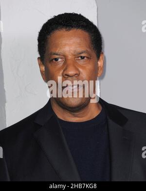 Los Angeles, Stati Uniti. 16th Dic 2021. Denzel Washington agli arrivi per LA TRAGEDIA DI MACBETH Premiere, Directors Guild of America DGA Theatre Complex, Los Angeles, CA 16 dicembre 2021. Credit: Elizabeth Goodenough/Everett Collection/Alamy Live News Foto Stock