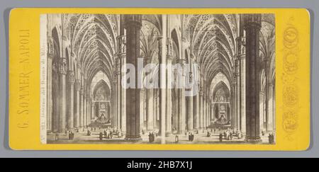 Fotoreproduzione di un disegno dell'interno del Duomo di Milano, interno del Duomo di Milano (titolo sull'oggetto), Giorgio Sommer (menzionato sull'oggetto), relatore intermedio: anonimo, Napoli, relatore intermedio: Milaan, c. 1860 - c. 1880, supporto fotografico, cartone, stampa albume, altezza 84 mm x larghezza 177 mm Foto Stock