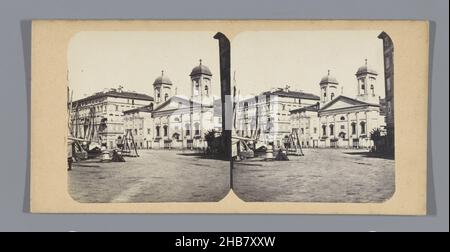 Veduta della Chiesa di San Nicolò a Trieste. Chiesa dei Greci e Hotel de la Ville. (Titolo su oggetto), anonimo, Triëst, c.. 1850 - c. 1880, cartone, stampa albume, altezza 85 mm x larghezza 170 mm Foto Stock