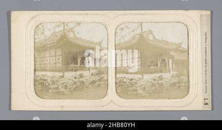 Padiglione nel giardino Yu a Shanghai, Cina, Kiosque dans le jardin du Grand mandarin a Shang-Hai (titolo sull'oggetto), L. G. Frères et Cie (menzionato sull'oggetto), Shanghai, 1855 - 1875, supporto fotografico, carta, stampa albume, altezza 87 mm x larghezza 173 mm Foto Stock