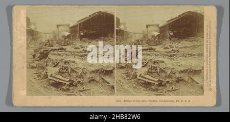 Havoc dopo il alluvione di Johnstown a Cambria Iron Company, Johnstown, Ruins of the Iron Works, Johnstown, Pa. U.S.A. (titolo sull'oggetto), Benjamin West Kilburn (menzionato sull'oggetto), editore: Benjamin West Kilburn (menzionato sull'oggetto), Johnstown, editore: New York (città), 1889, cartone, carta, stampa albumen, altezza 89 mm x larghezza 178 mm Foto Stock