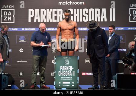 Jordan Thompson durante un pesato all'Albert Hall, Manchester. Data immagine: Venerdì 17 dicembre 2021. Vedi la storia della Pennsylvania BOXING Manchester. Il credito fotografico dovrebbe leggere: Anthony Devlin/PA Wire. RESTRIZIONI: L'uso è soggetto a restrizioni. Solo per uso editoriale, nessun uso commerciale senza previo consenso da parte del titolare dei diritti. Foto Stock