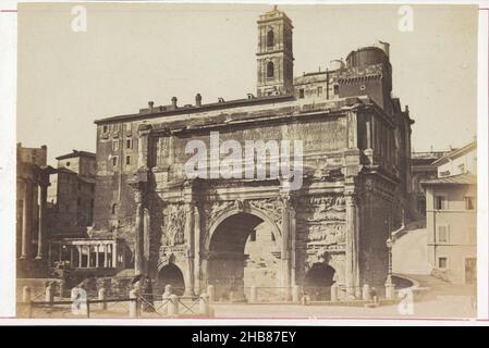 Veduta dell'Arco di Settimio Severo sul Foro Romano di Roma, anonima, Foro Romano, 1850 - 1900, cartone, stampa albume, altezza 108 mm x larghezza 167 mm Foto Stock