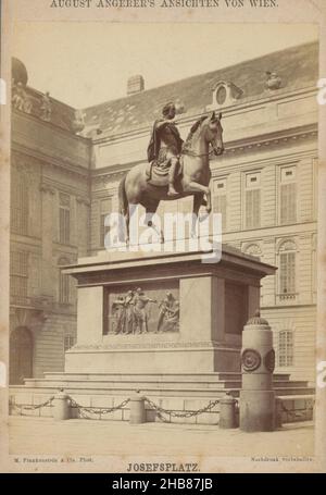 Vista di Josefsplatz a Vienna con statua equestre di Giuseppe II di Franz Anton Zauner, Josefpatz (titolo sull'oggetto), Ansicten von Wien di August Angerer (titolo della serie sull'oggetto), M. Frankenstein & Co. (Menzionato sull'oggetto), Vienna, c.. 1875 - c. 1885, supporto fotografico, cartone, stampa albume, altezza 140 mm x larghezza 100 mm Foto Stock