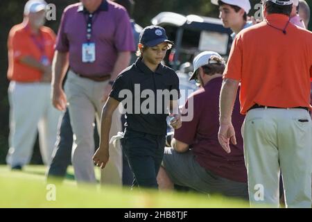 Orlando, Florida, Stati Uniti. 17th Dic 2021. Charlie Woods si avvicina al tee 8th durante il PNC Championship al Ritz-Carlton Golf Club di Orlando, Florida. Foto Stock