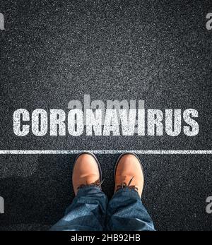 Iscrizione Coronavirus sull'asfalto. Foto Stock