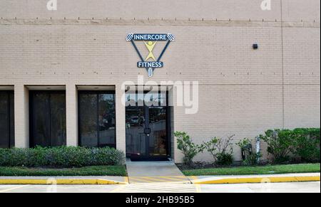 Houston, Texas USA 12-05-2021: Esterno dell'edificio Innercore Fitness a Houston, Texas. Vista frontale esterna del business. Foto Stock