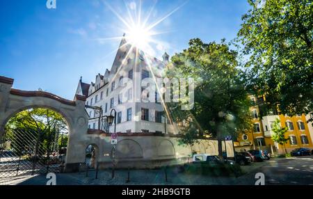 Edificio storico nella città vecchia di Haidhausen a Monaco Foto Stock