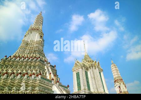 Phrabrang Wat Arun, incredibile Santa guglia del Tempio dell'Alba, un simbolico tempio buddista a Bangkok, in Thailandia Foto Stock