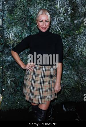 Londra, Regno Unito. 18th Dic 2021. Denise Van Outen visto a orgogliosa Embankment a Londra dopo aver suonato a Cabaret All Stars. Credit: SOPA Images Limited/Alamy Live News Foto Stock