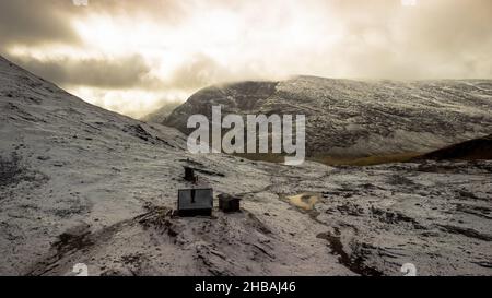 Vista sul passo e sul rifugio di Tjaktja, il punto più alto del Kungsleden, Svezia Foto Stock