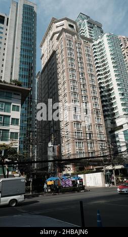 Quartiere benestante Lang Suan aka Soi Langsuan Road Chidlom Bangkok Thailandia Foto Stock