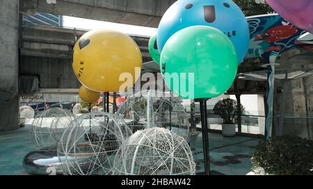 BTS Skytrain Plaza Natale decorazioni Bangkok Thailandia Foto Stock