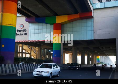 17 dicembre 2021, Noida, Utttar pradesh, India: Per la prima volta per i servizi Metro nell'India settentrionale, la Noida Metro Rail Corporation (NMRC) ha rinominato la stazione del settore 50 come 'Pride Station' dedicandola alla comunità transgender. (Credit Image: © Haripriya Shaji/Pacific Press via ZUMA Press Wire) Foto Stock