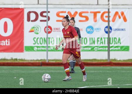 Pomigliano, Italia. 18th Dic 2021. Vanessa Bernauer (5) COME Roma Femminile durante il Campionato Italiano Calcio Coppa Italia Donne 2021/2022 Match tra Pomigliano Femminile vs Roma Femminile il 18 dicembre 2021 allo Stadio Ugo Gobbato di Pomigliano Italia Credit: Live Media Publishing Group/Alamy Live News Foto Stock