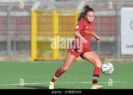 Pomigliano, Italia. 18th Dic 2021. Annamaria Serturini (15) COME Roma Femminile durante il Campionato Italiano Calcio Coppa Italia Donne 2021/2022 Match tra Pomigliano Femminile vs Roma Femminile il 18 dicembre 2021 allo Stadio Ugo Gobbato di Pomigliano Italia Credit: Live Media Publishing Group/Alamy Live News Foto Stock