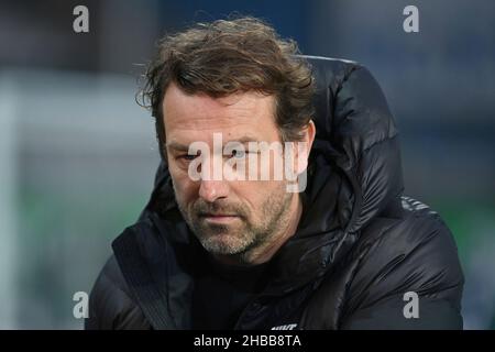 Furth, Germania. 18th Dic 2021. Fuerth, Germania. 18th Dic 2021. Markus WEINZIERL (coach FC Augsburg), immagine singola, singolo motivo ritagliato, ritratto, ritratto, Ritratto Soccer 1. Bundesliga stagione 2021/2022, 17th matchday, matchday17, Greuther Furth - FC Augsburg il 18th dicembre 2021, Sportpark Ronhof Thomas Sommer in Fuerth Credit: dpa/Alamy Live News Credit: dpa picture Alliance/Alamy Live News Foto Stock