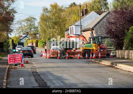 Lavori stradali importanti che installano i servizi per il nuovo alloggiamento High Street Cherry Willingham Lincoln 2021 Foto Stock