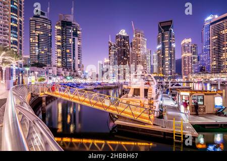 Dubai, Emirati Arabi Uniti - 17 gennaio 2017: L'architettura moderna della città iconica di Dubai negli Emirati Arabi Uniti. Foto Stock