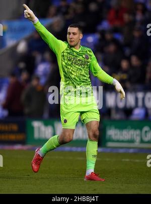 Shrewsbury, portiere della città, Marko MAROSI durante la partita della Sky Bet League One al Montgomery Waters Meadow di Shrewsbury. Data foto: Sabato 18 dicembre 2021. Foto Stock