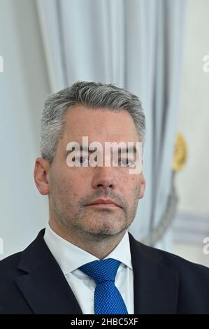 Vienna, Austria. 18th dicembre 2021. Conferenza stampa sulla presentazione del coordinamento nazionale delle crisi COVID con il Cancelliere federale Karl Nehammer (ÖVP) Foto Stock